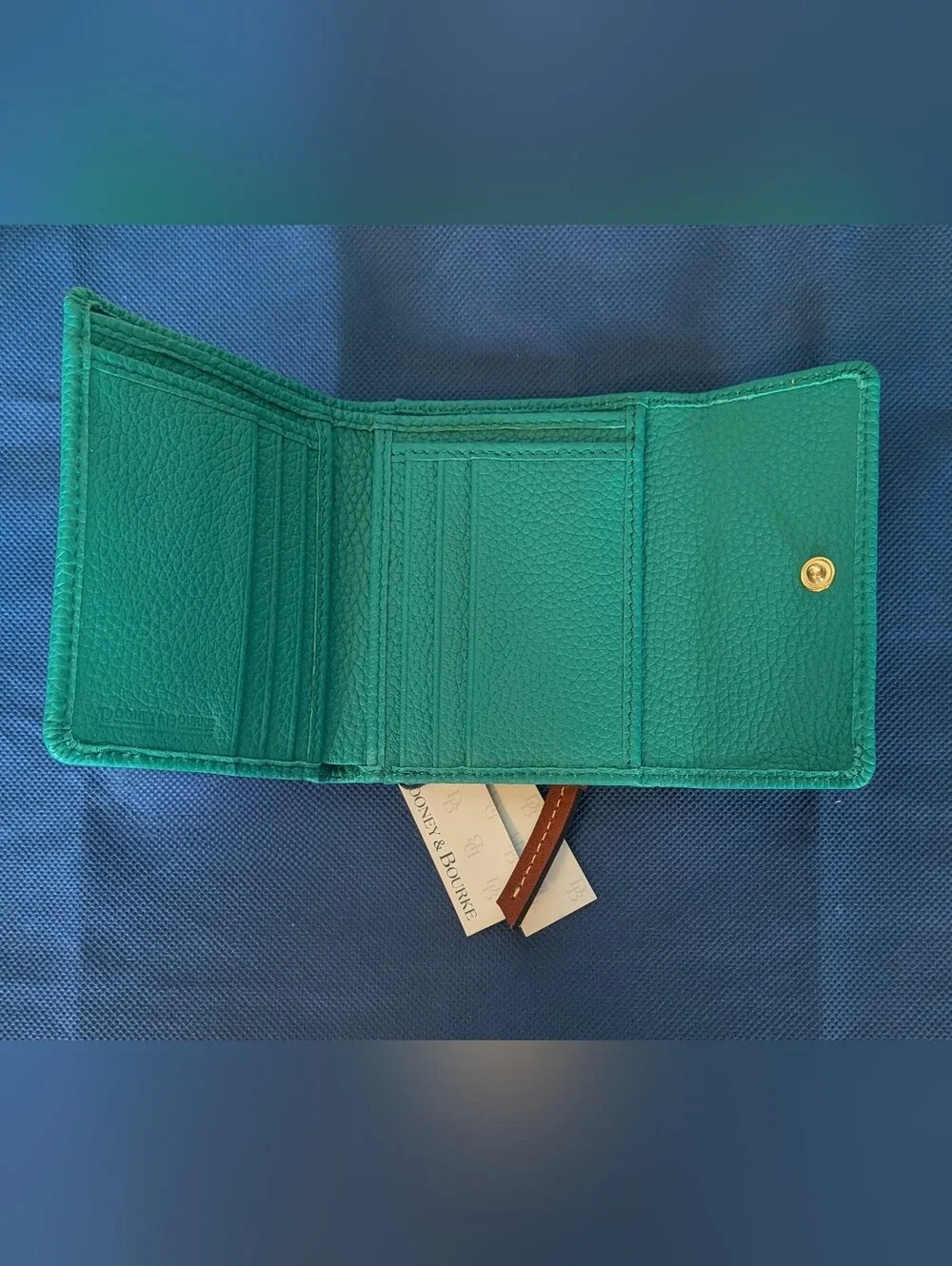 NWT! Dooney & Bourke Spearmint Pebble Grain Snap Wallet - Picture 4 of 6